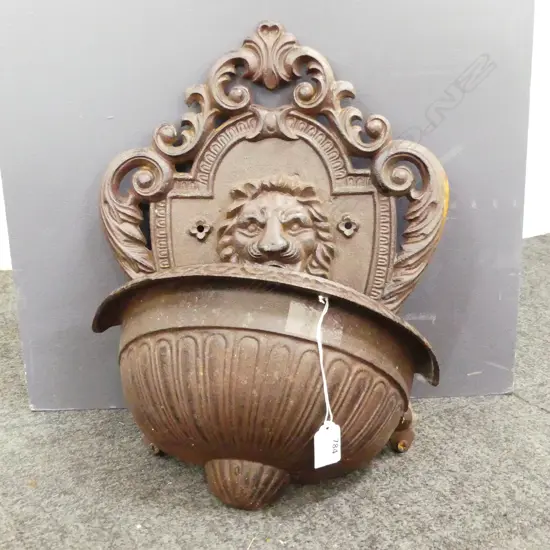 CAST IRON 2 PCE WALL MOUNTED FOUNTAIN