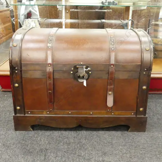 LG LEATHER CHEST - DOME TOP 700x460x500mm...