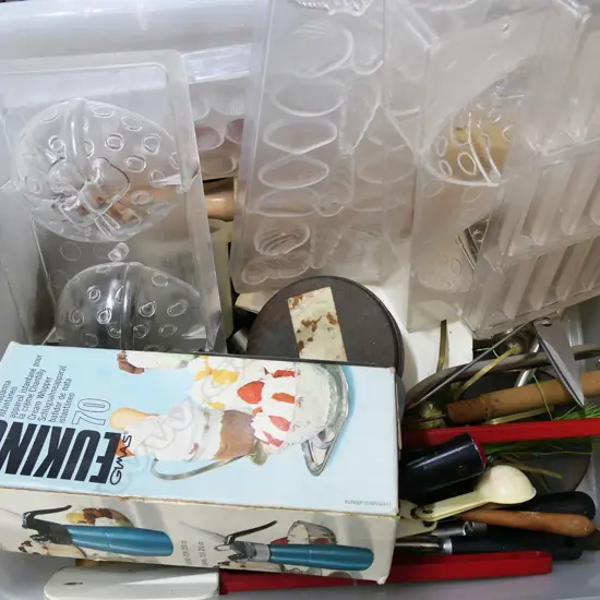 LG CRATE CHOCOLATE / PASTRY MAKING ITEMS, MOULDS ETC..