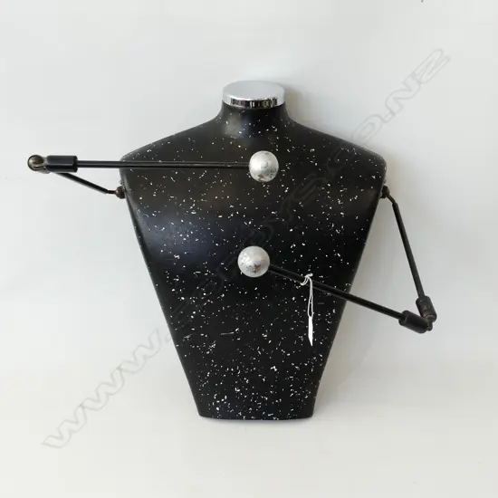  RETRO HALF MANNEQUIN