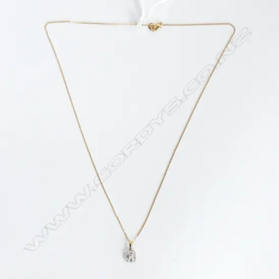 18CT 0.30CT DIAMOND PENDANT ON 9CT YELLOW GOLD CHAIN 