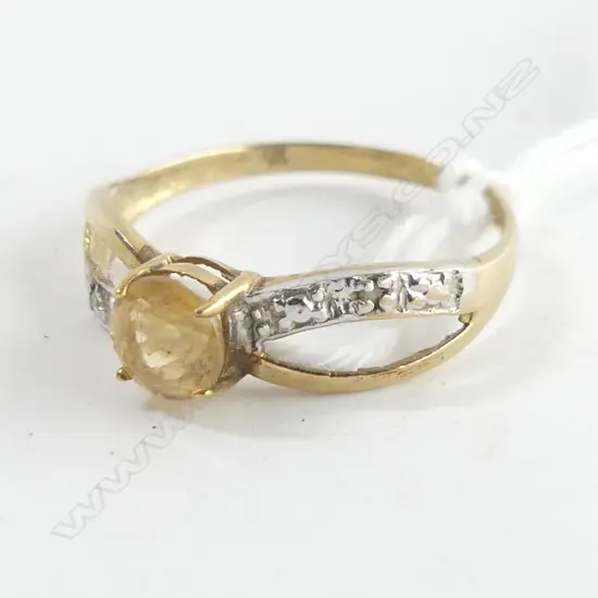 9CT GOLD DIAMOND & YELLOW STONE RING 1GM