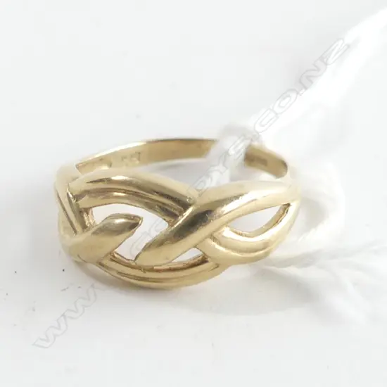 375 GOLD CELTIC STYLE RING 1.96 GMS SIZE K