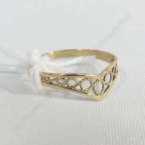 375 GOLD CHEVRON RING 1.06GMS SIZE R