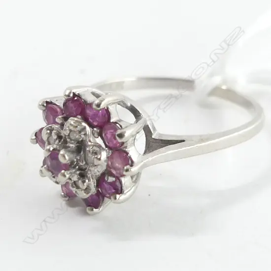 10K WHITE GOLD & RUBY RING 2.23 GMS SIZE L