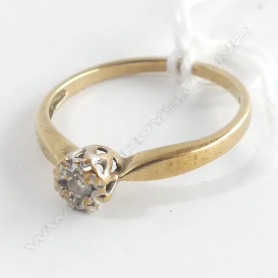 375 GOLD & DIAMOND RING  1.62GMS SIZE Q