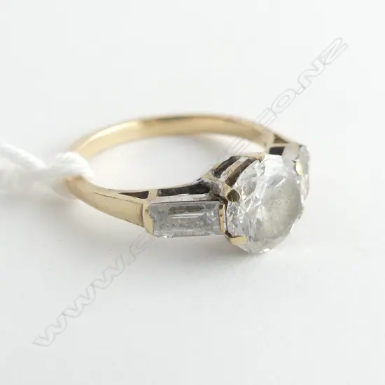 18CT GOLD & CZ RING 2.5 GRAMS SIZE K 1/2
