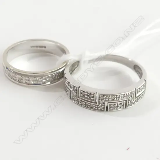 2 X 375 WHITE GOLD RINGS, ONE WITH DIAMOND CHIPS   4.62GMS SIZE P AND J