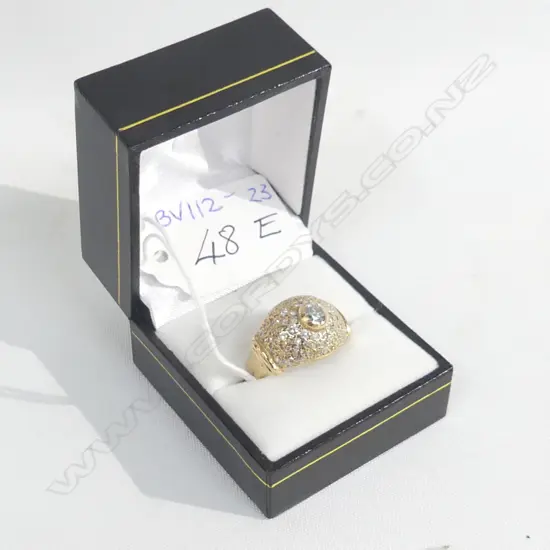 9 & 18CT GOLD & DIAMOND RING - BROKEN SHANK 