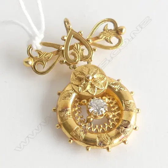 14CT GOLD AND DIAMOND BROOCH 2.93gm