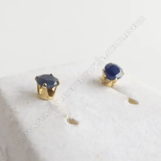 9CT GOLD & SAPPHIRE STUD EARRINGS  .92GMS