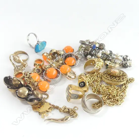 ASST COSTUME JEWELLERY INCL 3x 9ct RINGS & 14ct on SILVER BRACELET
