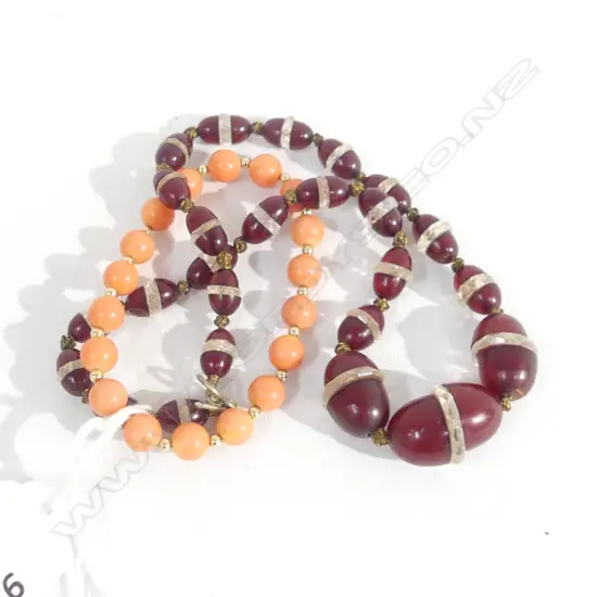 2 VINTAGE BEADED NECKLACE & BRACELET