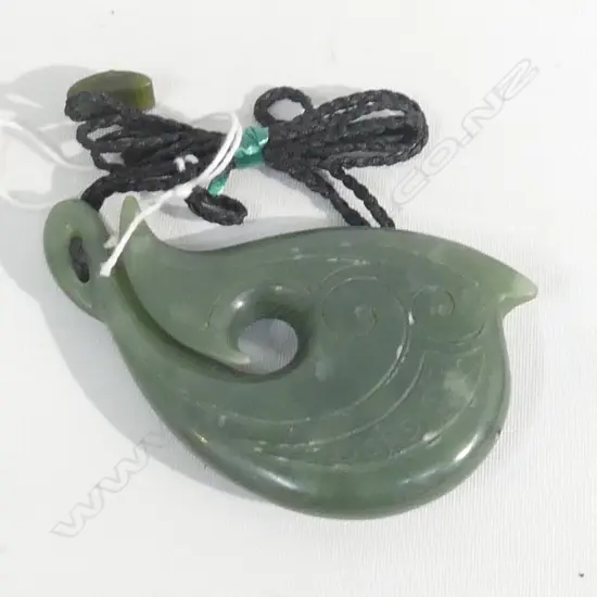 LG POUNAMU (GREENSTONE) WHALE TAIL PENDANT ON BLACK WAXED ADJUSTABLE CORD