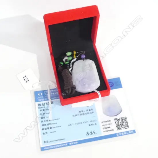 CHINESE JADE PENDANT w. CERTIFICATE & BOX