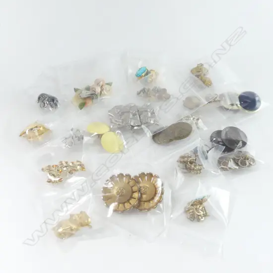 21 PAIRS ASST COSTUME JEWELLERY CLIP & SCREW EARRINGS