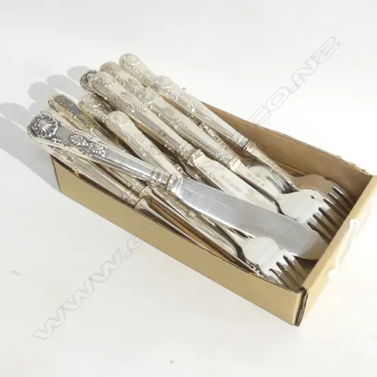 KINGS PATTERN SILVER PLATE 12 PICE CUTLERY FISH SET, SHEFFIELD