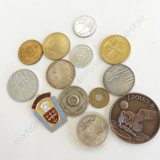 SM CONTAINER ASST COMMEMORATIVE COINS, MEDALLIONS ETC..INCL APOLLO 11 MOON LANDING 1969
