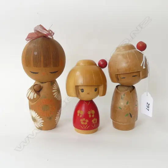 3 MID CENTURY JAPANESE WOODEN KOKESHI DOLLS, 150, 140, 110MM 2 HAVE SIGNATURES TO BASE
