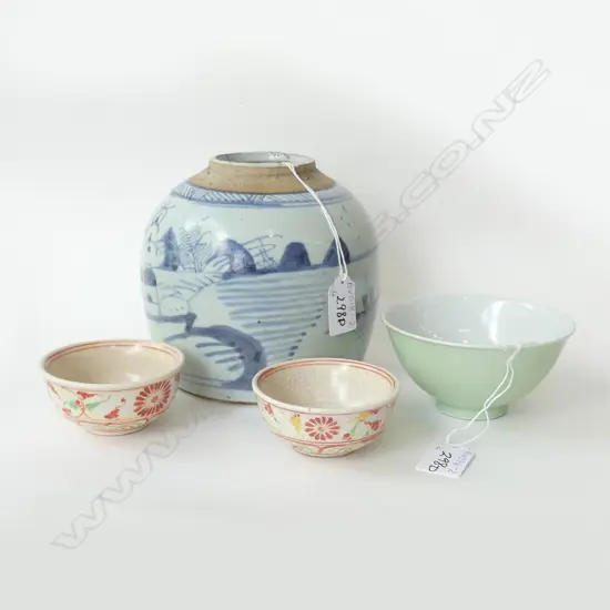 MING BLUE & WHITE VASE (A/F) (H 160MM) + 3 CHINESE BOWLS