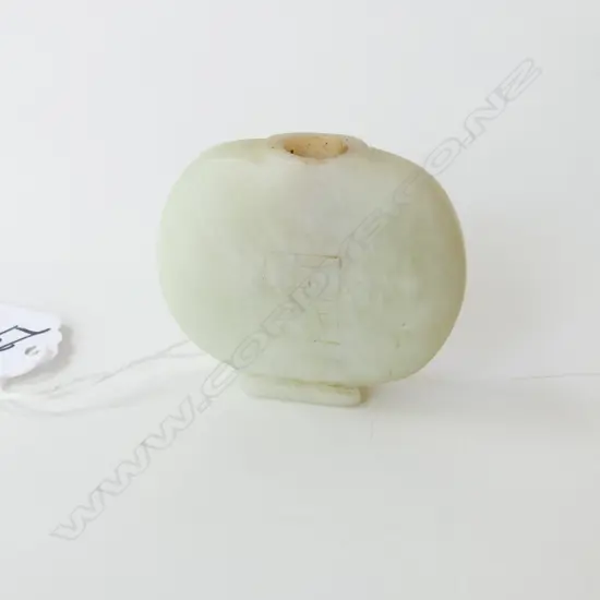 CHINESE JADE SNUFF BOTTLE 