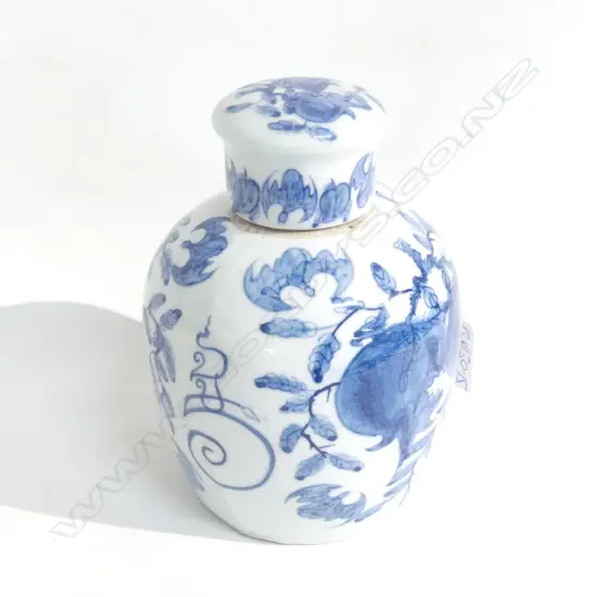 CHINESE B&W GINGER JAR LIDDED H.155mm