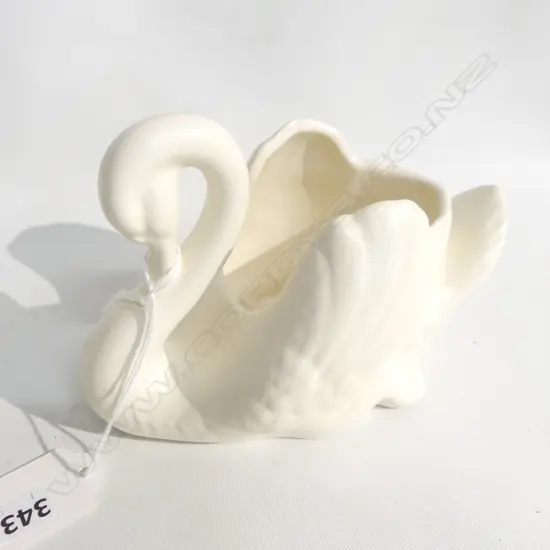 CROWN LYNN SMALL WHITE SWAN L.140mm #154 IMPRESSED TO BASE