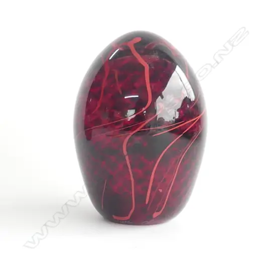 LYNDEN OVER NZ RED GLASS LGE PAPER WEIGHT W SWIRLS H.130mm