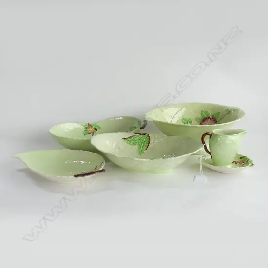 6 PCES GREEN CARLTONWARE