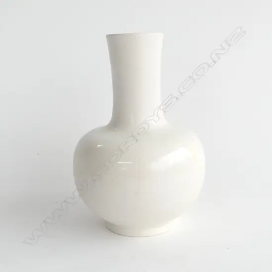 WHITE RUSKIN VASE H.165mm