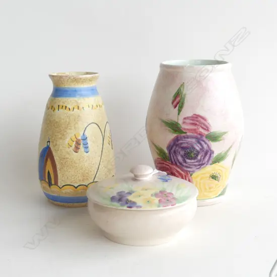 RADFORD RANUNCULA VASE (H 175MM) & PANSY LIDDED DISH (DIA 110MM) + CHAMELEON WARE VASE (H160MM)