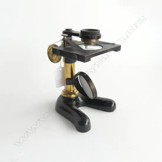 E LEITZE  WETZLAR TABLE MAGNIFIYING GLASS H 140 MM