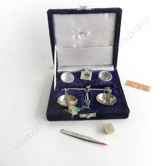 VELVET CASED INDIAN JEWELLERY SCALES, 106mm SQUARE