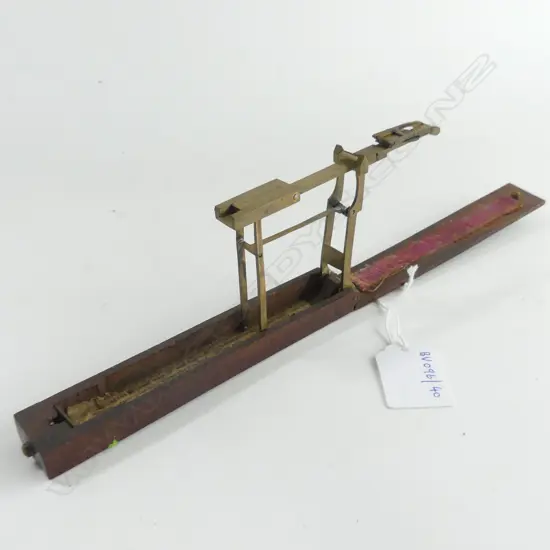 CASED BRASS GUINEA SCALES L 140 MM
