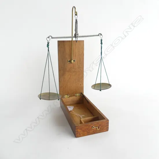 OAK BOXED BRASS GOLD SCALES L 180 MM