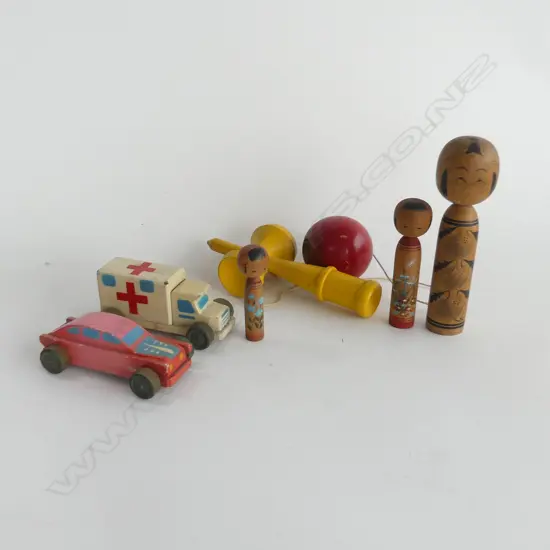 1960'S JAPANESE WOODEN TOYS; 2 CARS, 3 SM KOKESHI DOLLS(1 SIGNED) + BALL TOY