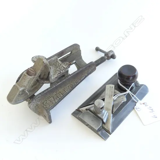 VINTAGE WOODEN PLANE W. 3 ATTACHMENTS (RECORD N. 2506 STANLEY 59 AND ANOTHER)