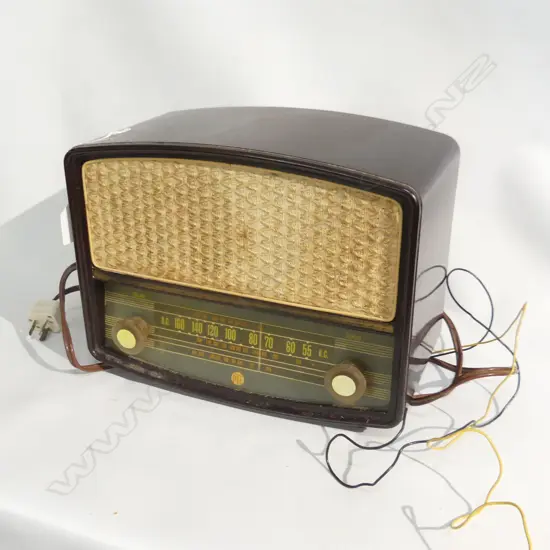 BROWN BAKERLITE PYE MANTLE RADIO