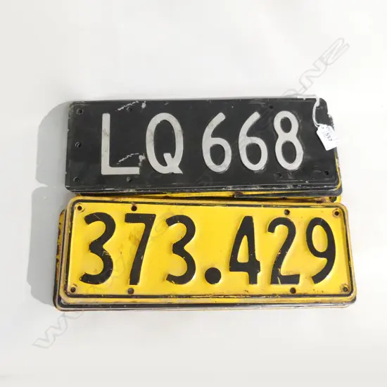 14 VINTAGE LICENCE PLATES W.350mm