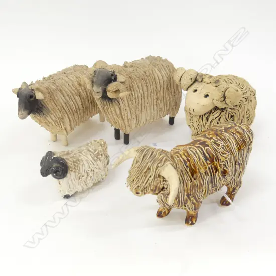 4 POTTERY ANGORA RAMS (LARGEST L 130MM) (1 A/F) & ONE SIGNED POTTERY  HIGHLAND COW (L115MM)