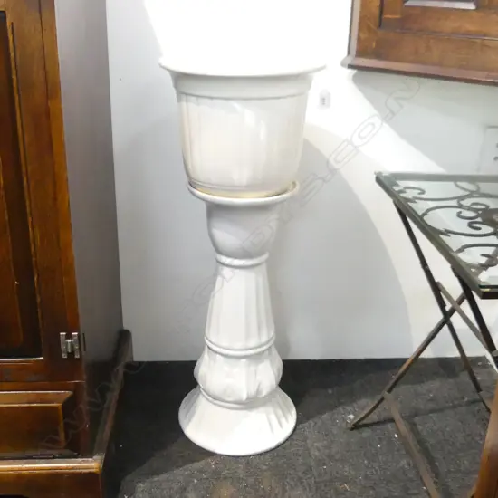 CHINA JARDINERE AND BASE H.820mm