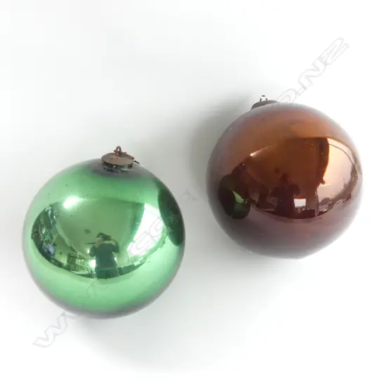 2 VINTAGE 'WITCH BALLS' COPPER TONE 220mm dia / GREEN 190mm dia