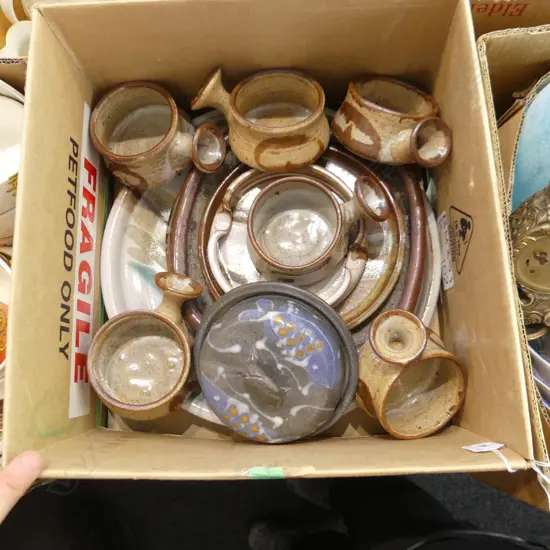 BOX LOT NZ CERAMICS; BRIAN GARTSIDE ETC