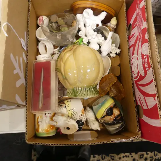 BOX ASST VINTAGE ORNAMENTS + 2 PCS KAURI GUM / PARKER PEN ETC.