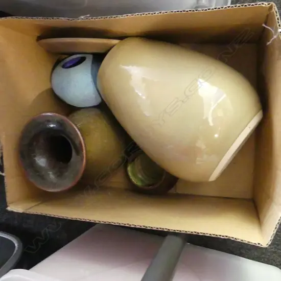 BOX LOT POTTERY NZ & SCOTTISH 