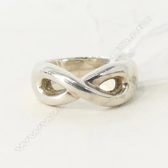 TIFFANY & CO, SILVER INFINITY RING size L
