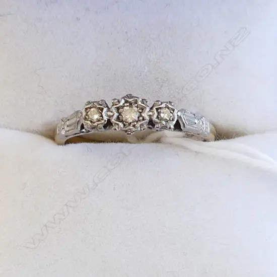 18CT GOLD & PLATINUM & DIAMOND RING SIZE N