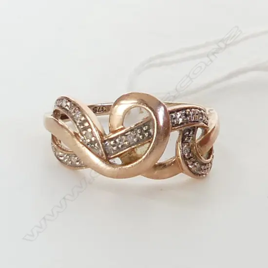 9CT GOLD RING SET WITH 11 SMALL DIAMONDS 2.20 GRAMS