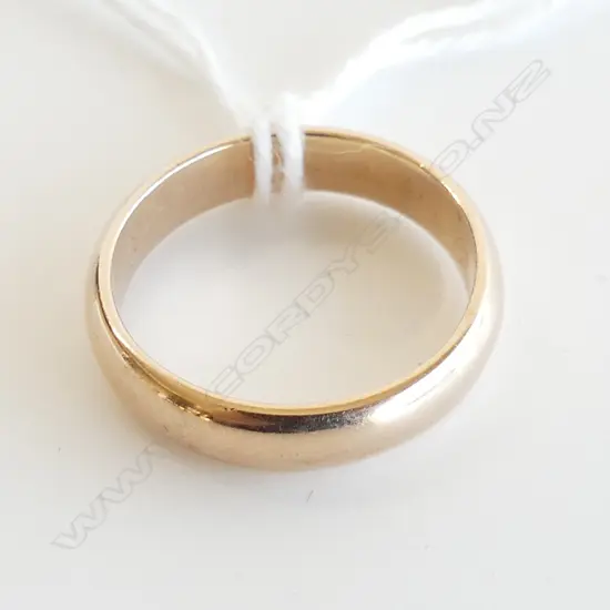 9CT ROSE GOLD WEDDING BAND, 3.87gms SIZE M 1/2