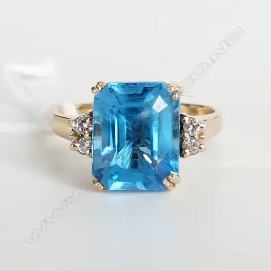 9CT GOLD BLUE TOPAZ AND DIAMOND RING, SIZE J, 3.2GMS 